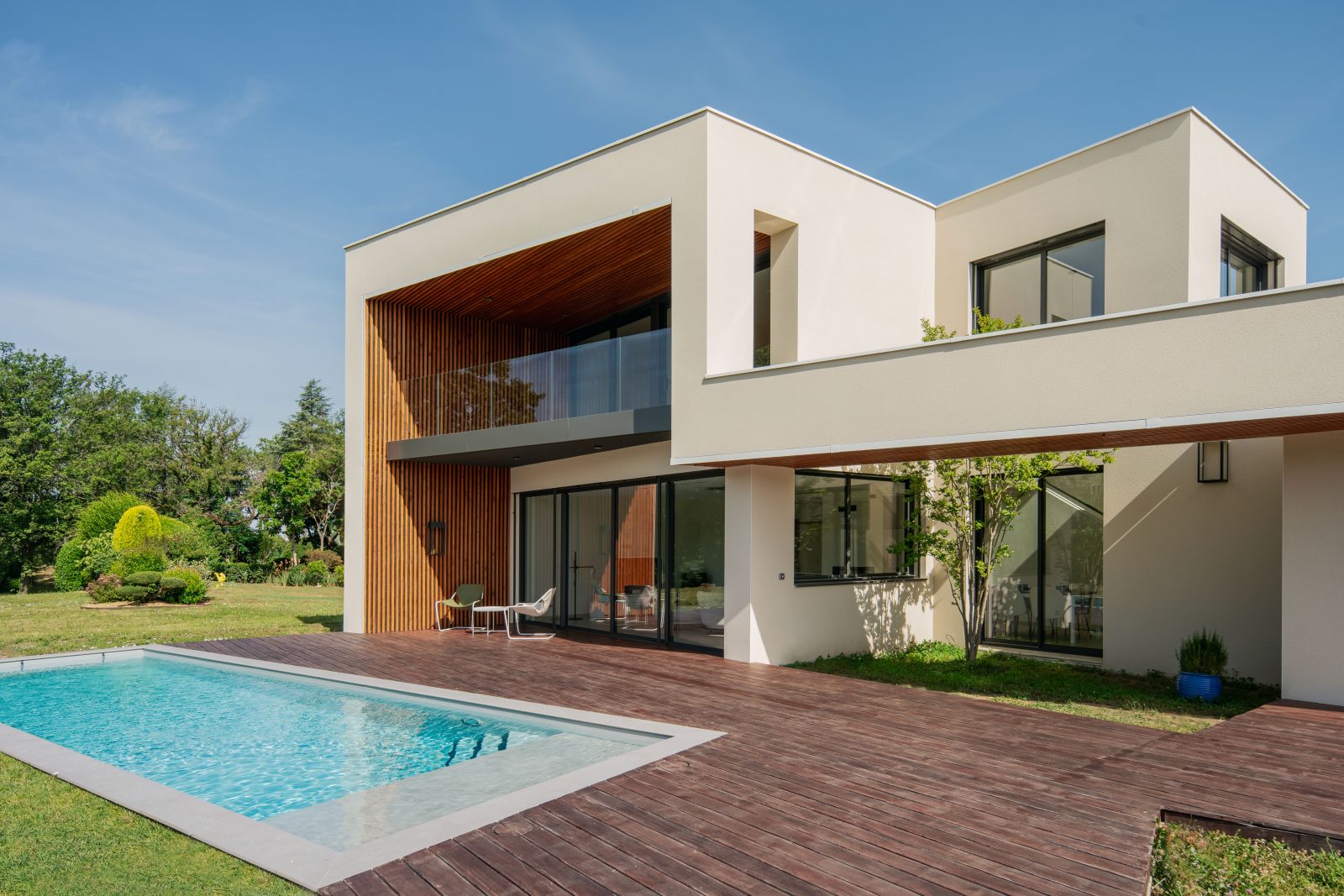 villa contemporaine avec piscine ouest lyon ocube architecture