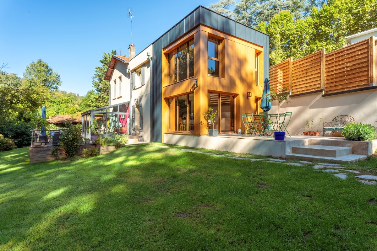 Extension contemporaine et jardin à Vienne